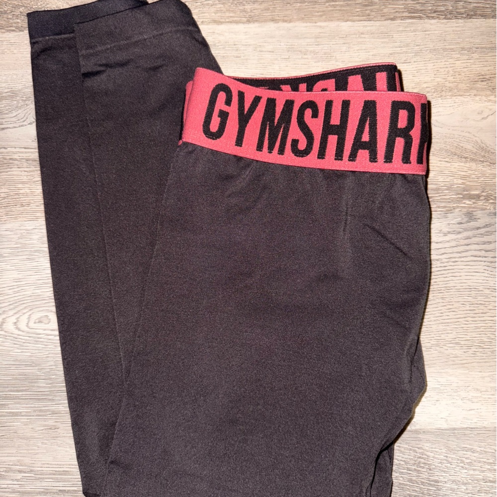 Gym shark capri leggings